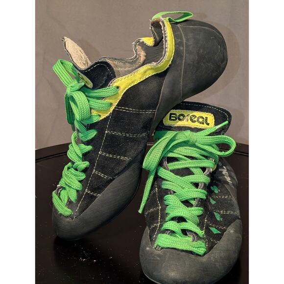 Athletic_Shoes